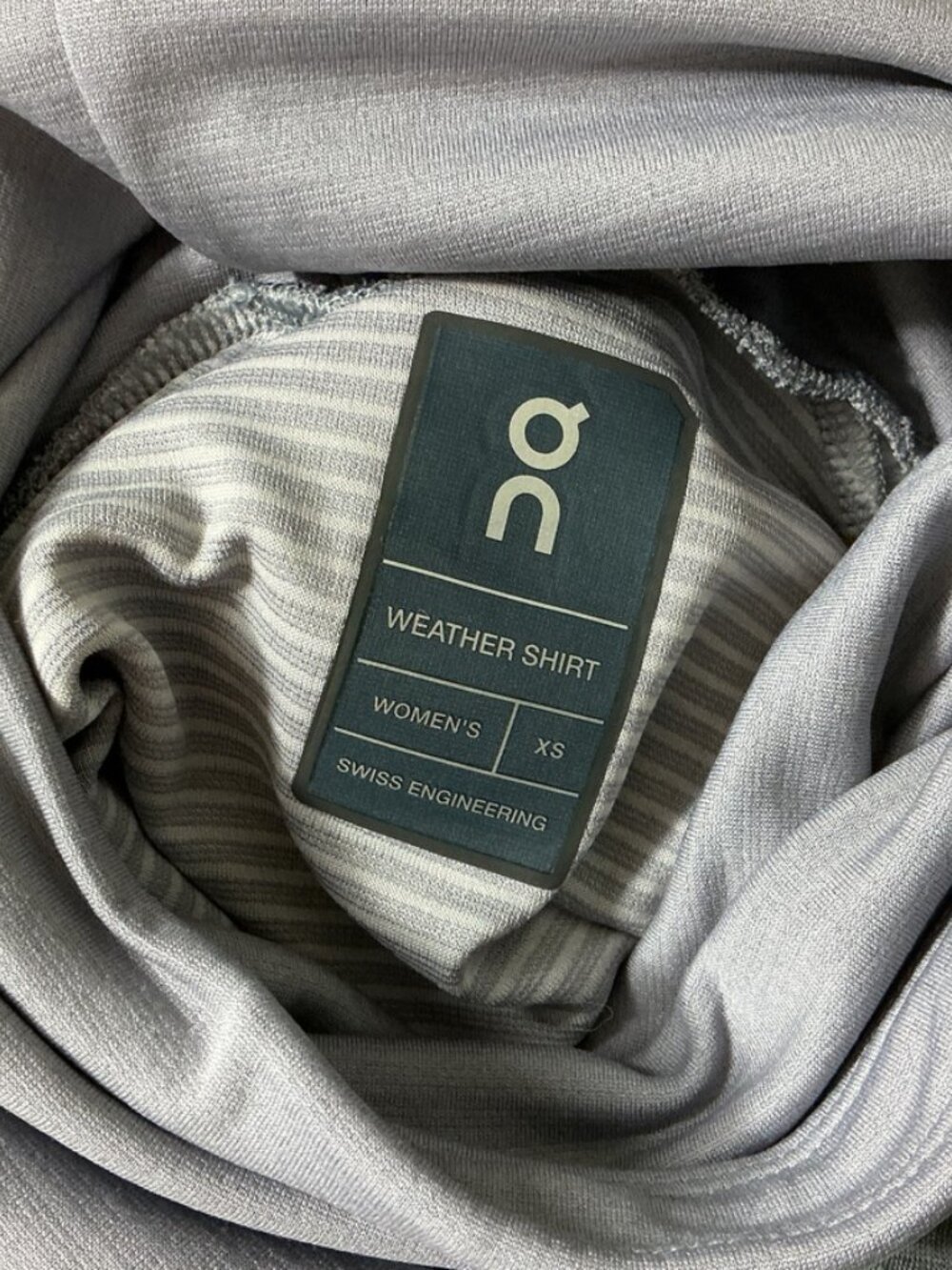 On Running Gray Long Sleeeve Weather Shirt Fossil Rock XS - Picture 7 of 9